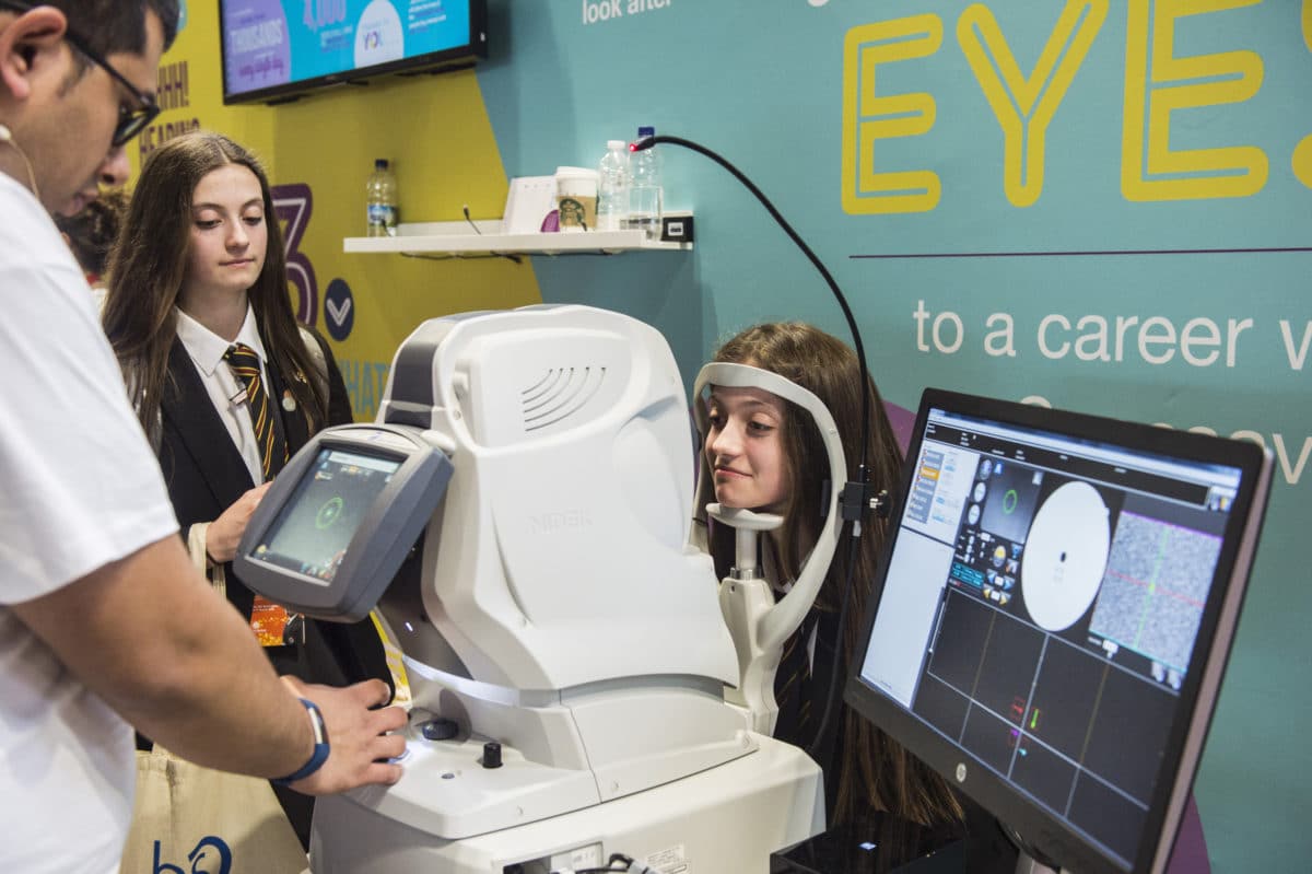 Optometry makes a Big Bang with teens at STEM careers fair